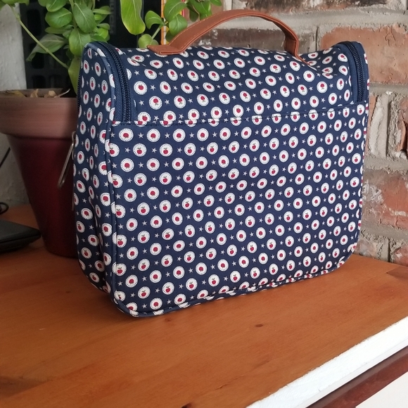 Toiletry bag - Picture 4 of 6